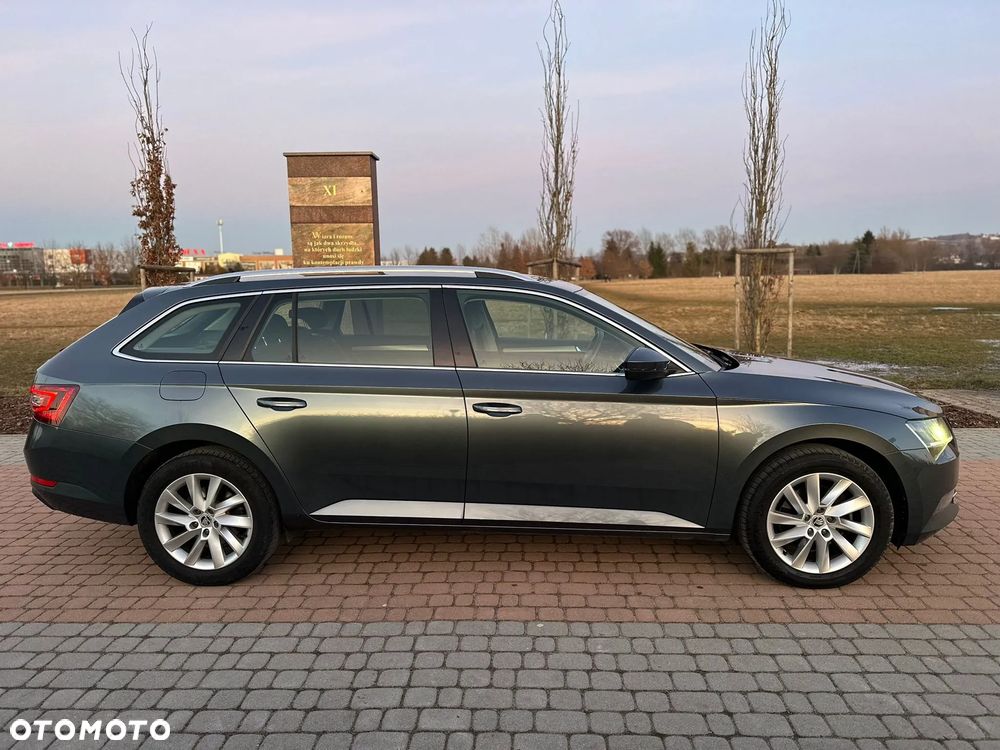 Skoda Superb 2.0 TDI 4x4 Style DSG - 4