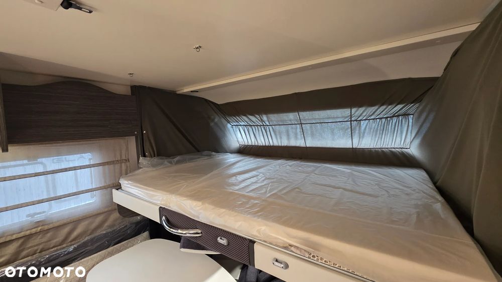 McLOUIS NEVIS 879 - INTEGRA - KAMPER - 25