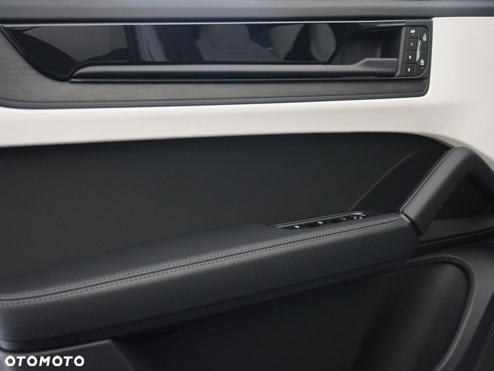 Porsche Cayenne Black Edition - 22