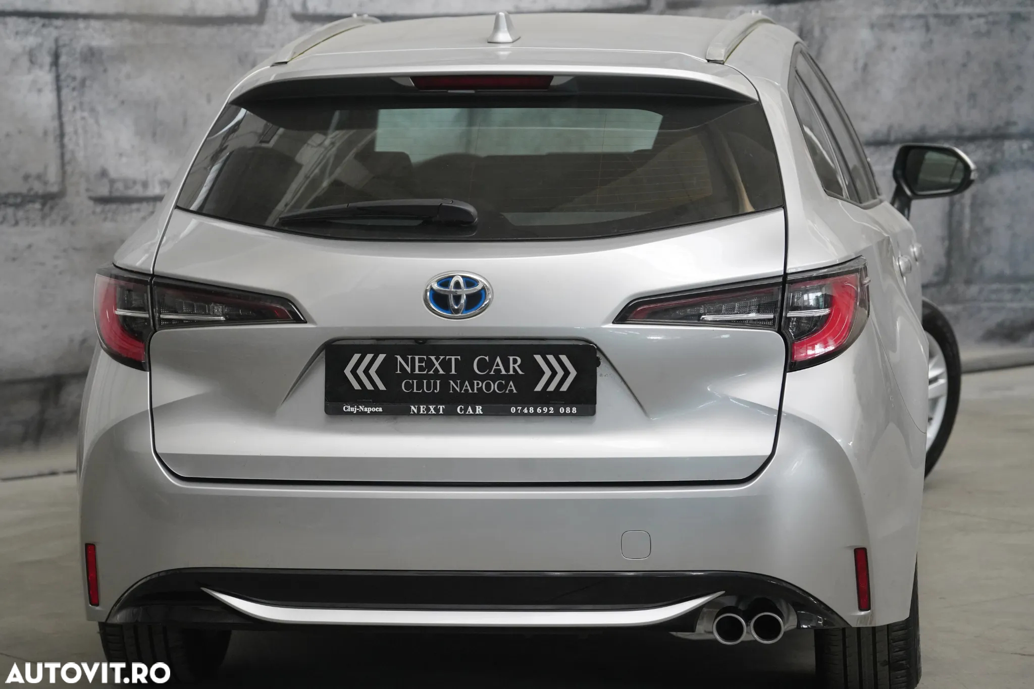 Toyota Corolla 2.0 Hybrid Lounge - 4