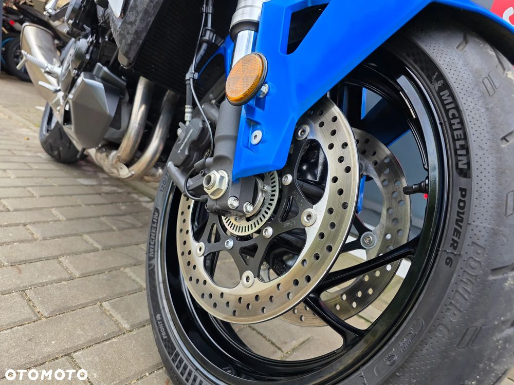 Suzuki GSX - 28