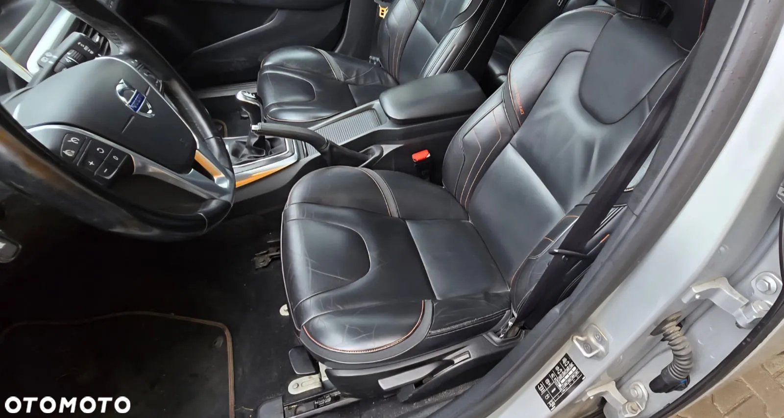 Volvo V40 Cross Country - 11