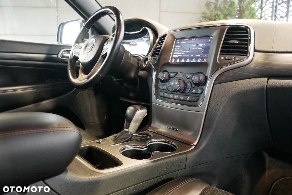 Jeep Grand Cherokee - 29