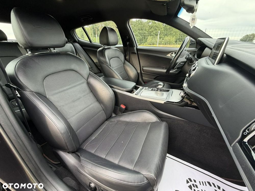 Kia Stinger - 10