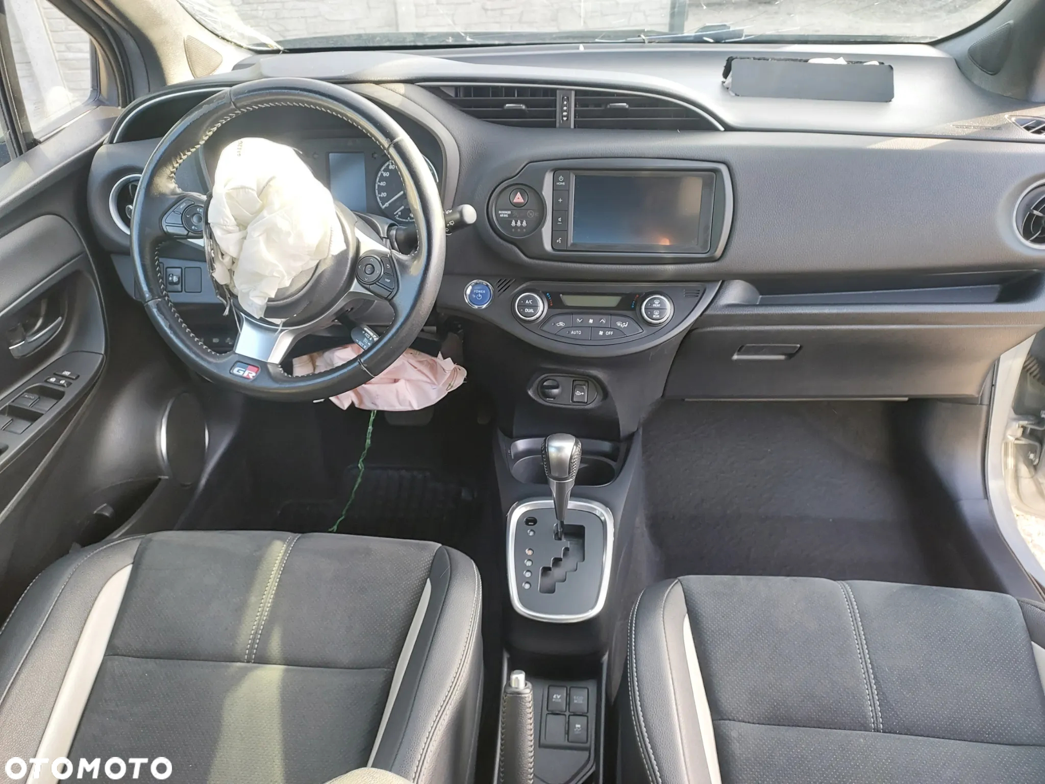 Toyota Yaris Hybrid 1.5 VVT-i GR Sport - 11