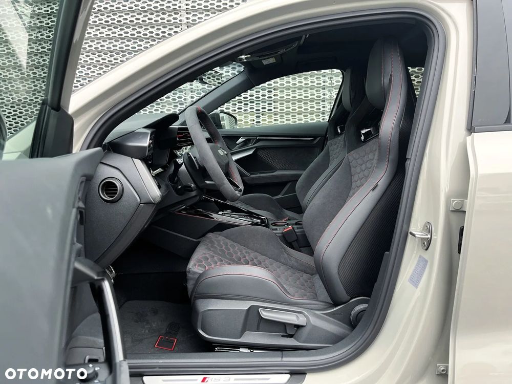 Audi RS3 Limousine - 15