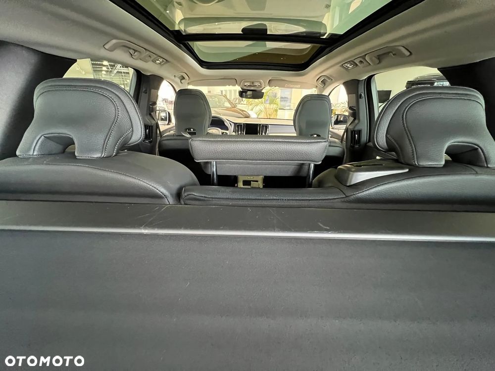 Volvo XC 60 B5 B AWD Plus Dark - 4