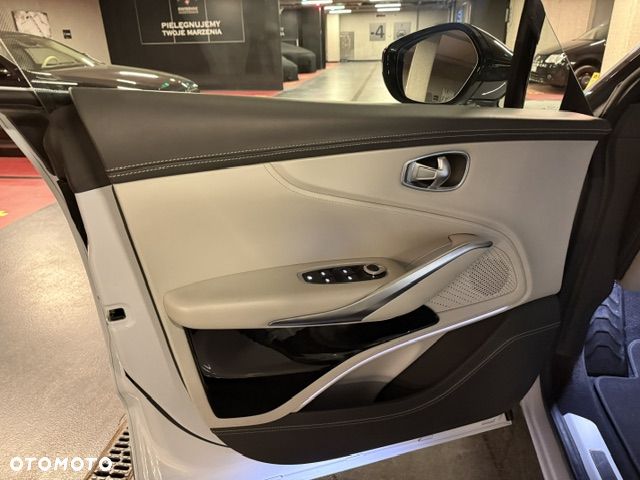 Aston Martin DBX - 19
