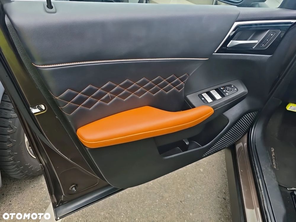 Mitsubishi Outlander - 8