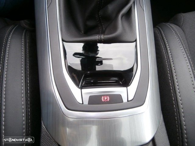 Peugeot 308 BlueHDi 130 Black Edition - 15