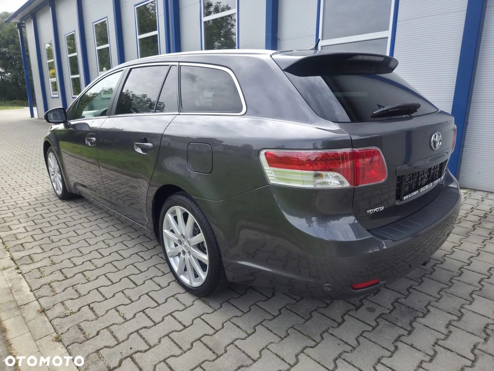 Toyota Avensis 2.0 Executive - 5