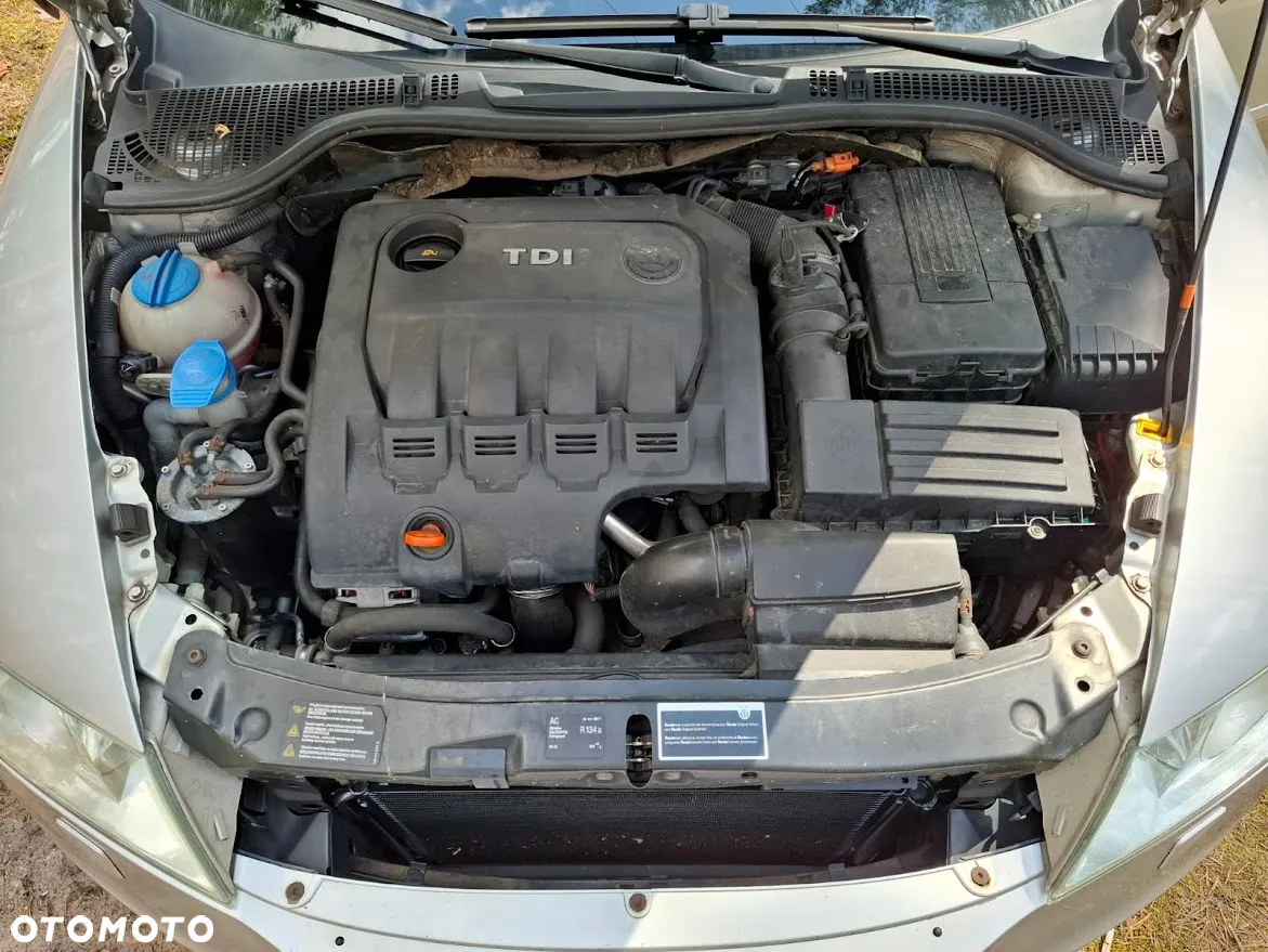 Skoda Octavia Combi 2.0 TDI DPF RS - 11