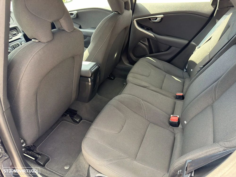 Volvo V40 D2 Momentum - 6