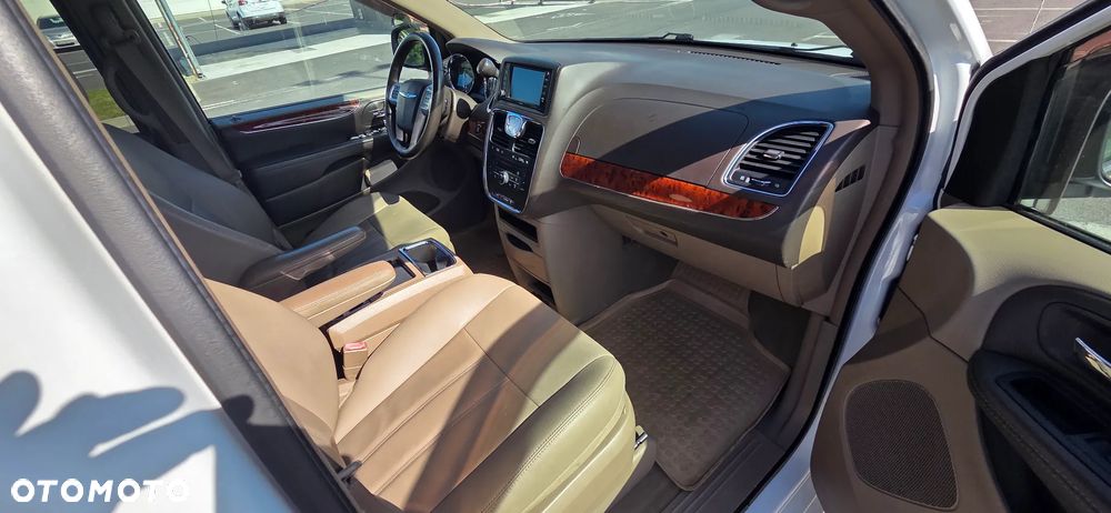 Chrysler Town & Country 2016