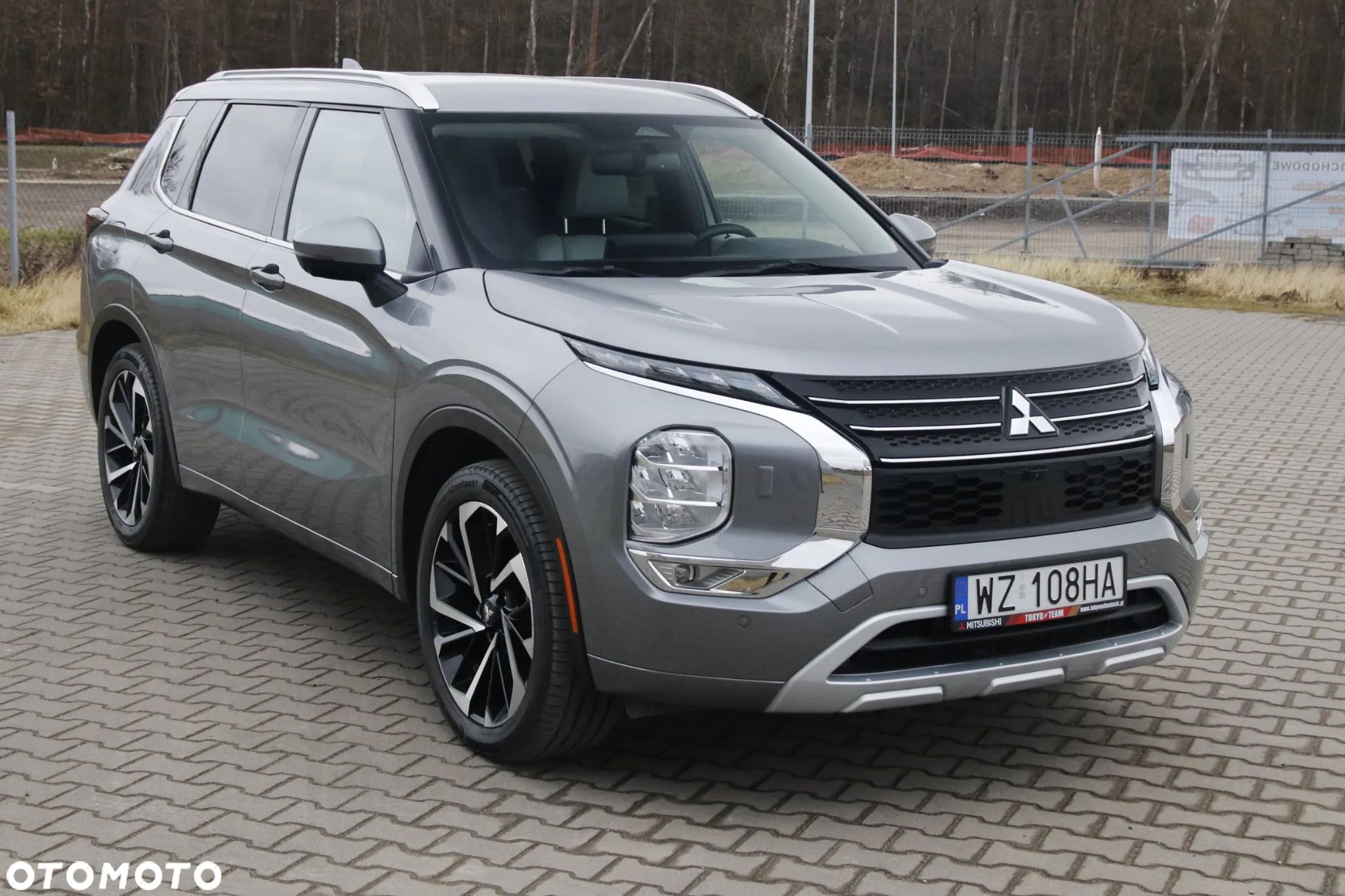 Mitsubishi Outlander - 1