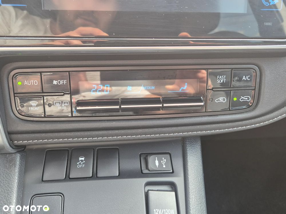 Toyota Auris Hybrid 135 Selection - 21