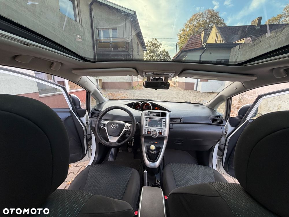 Toyota Corolla Verso 2.0 D-4D Prestige 7os - 6