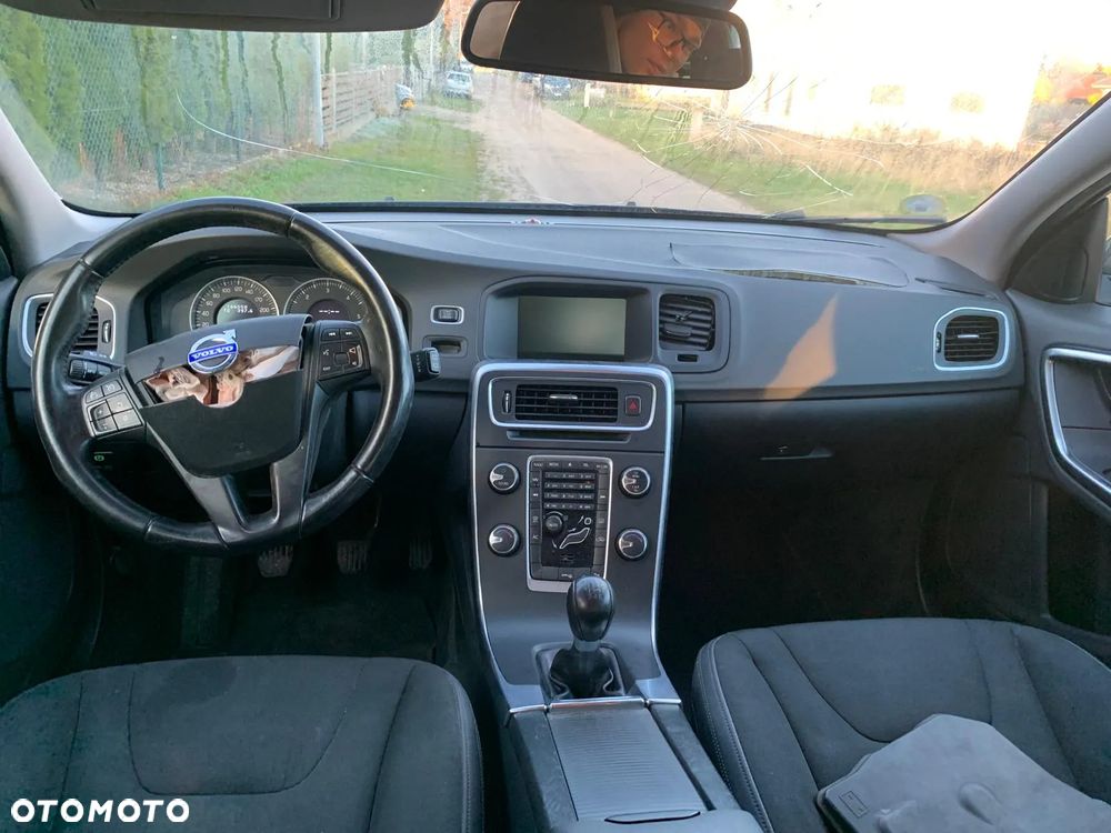 Volvo V60 D2 Momentum - 12