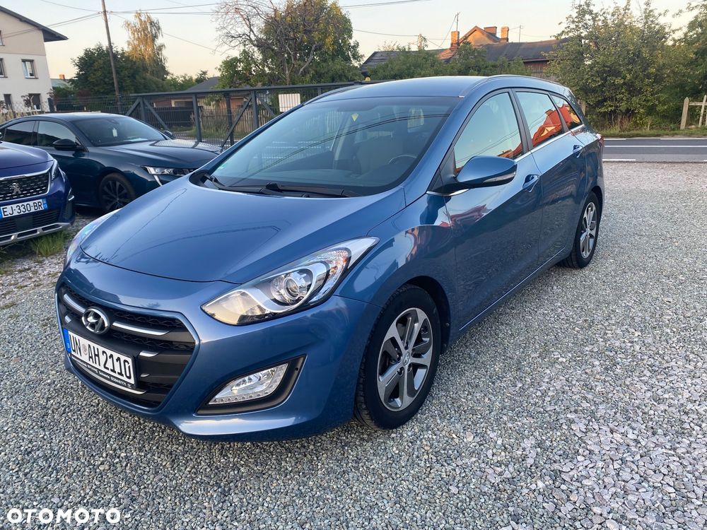 Hyundai i30 blue Kombi 1.4 YES Gold - 1