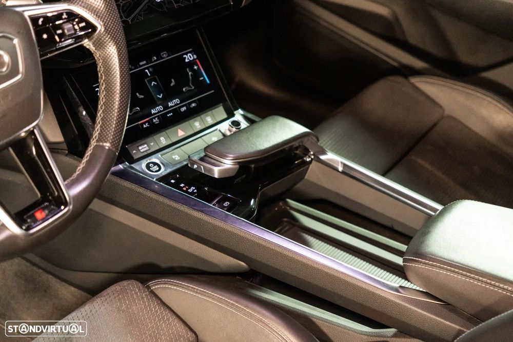 Audi e-tron 55 quattro - 33