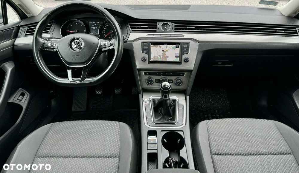 Volkswagen Passat - 11