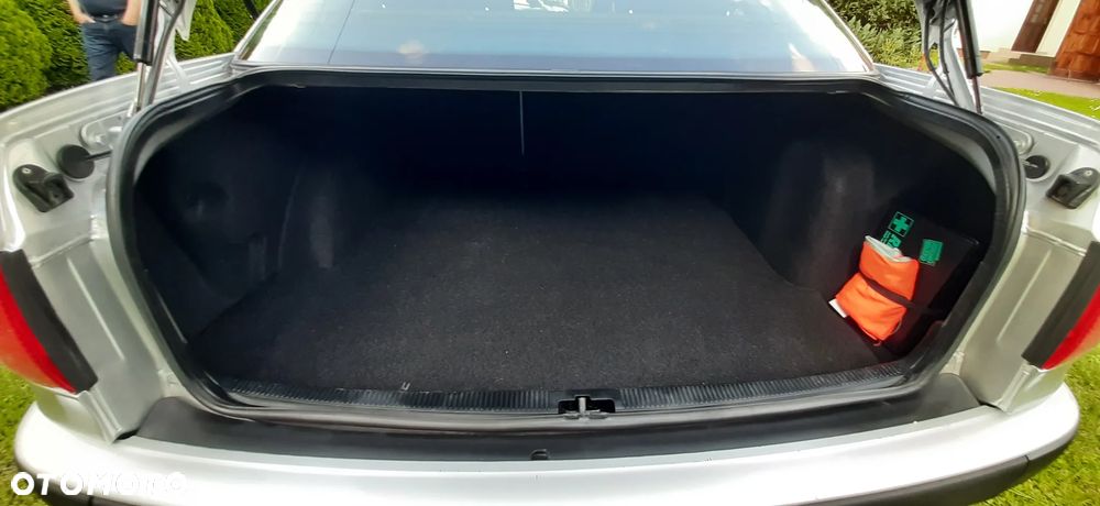 Audi 80 2.0 E - 30