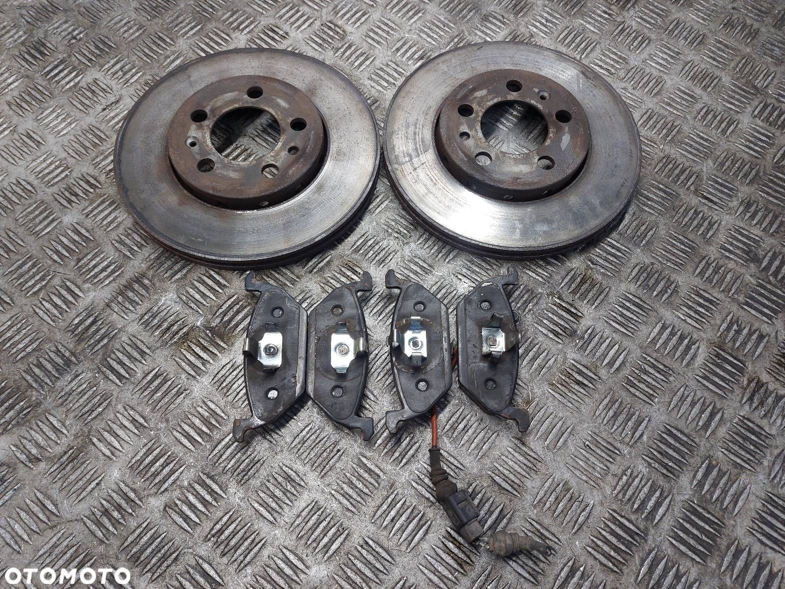 TARCZE HAMULCOWE PRZÓD + KLOCKI VW POLO IV 1.4 16V - 1