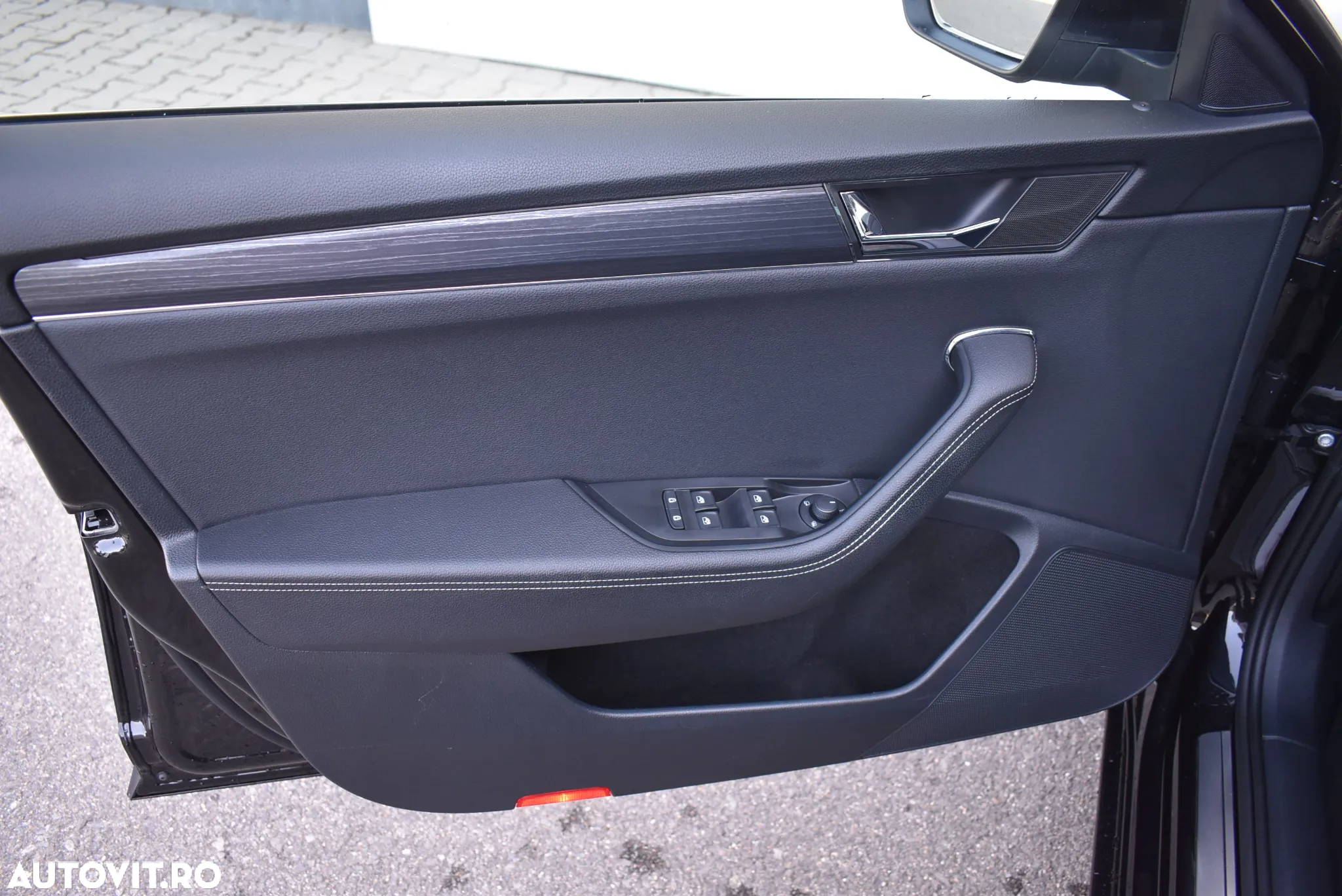 Skoda Superb Combi 2.0 TDI DSG Style - 9