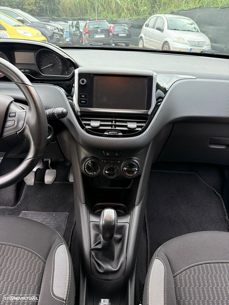 Peugeot 208 1.2 PureTech Style - 13