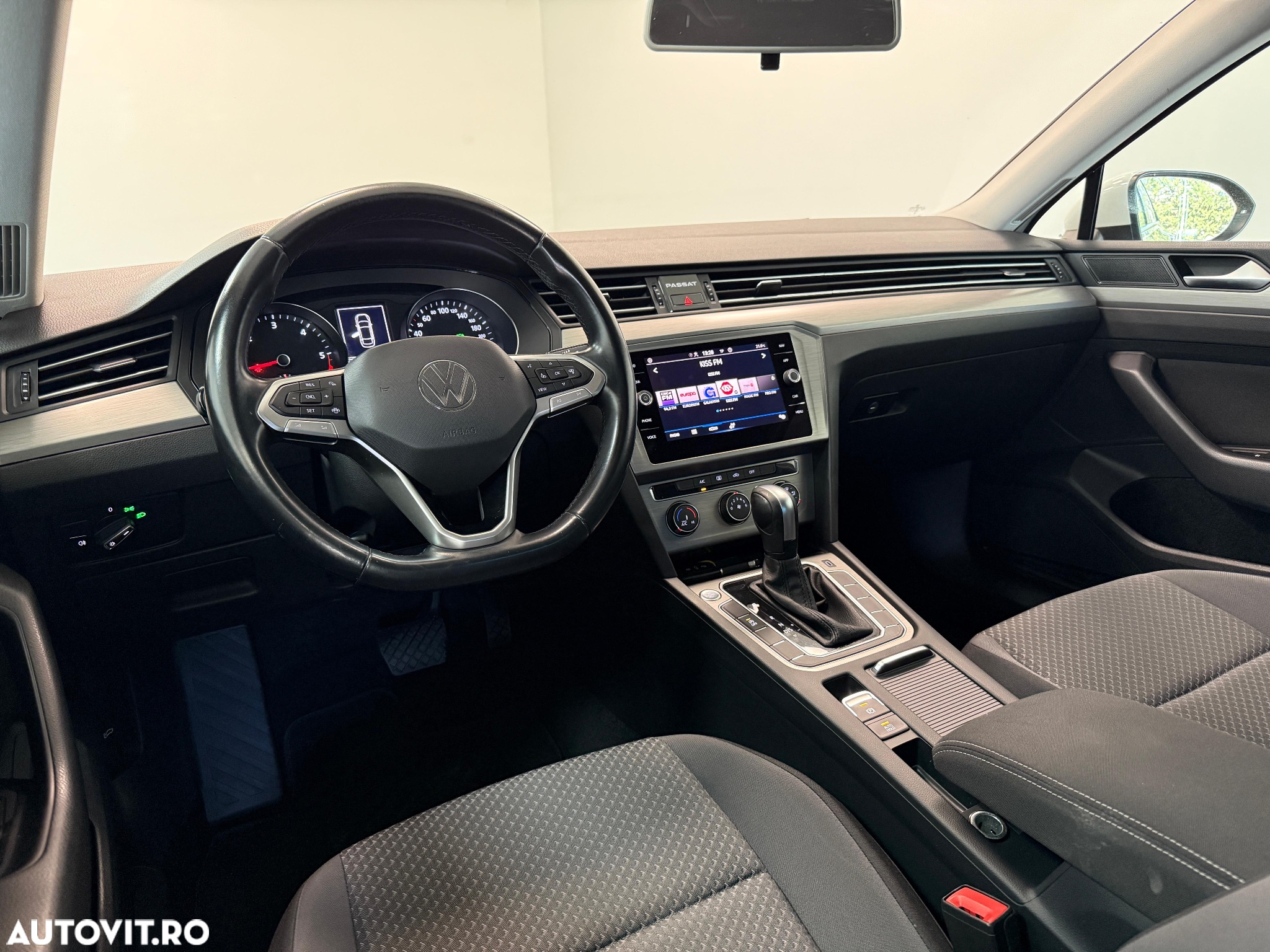 Volkswagen Passat 2.0 TDI DSG Advance - 9