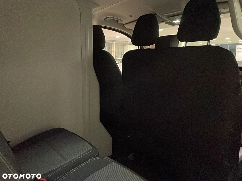 Volkswagen Transporter Furgon "L silnik: 2,0 l TDI 150 KM automatyczna r. o.: 3500 mm, 5 osób - 13