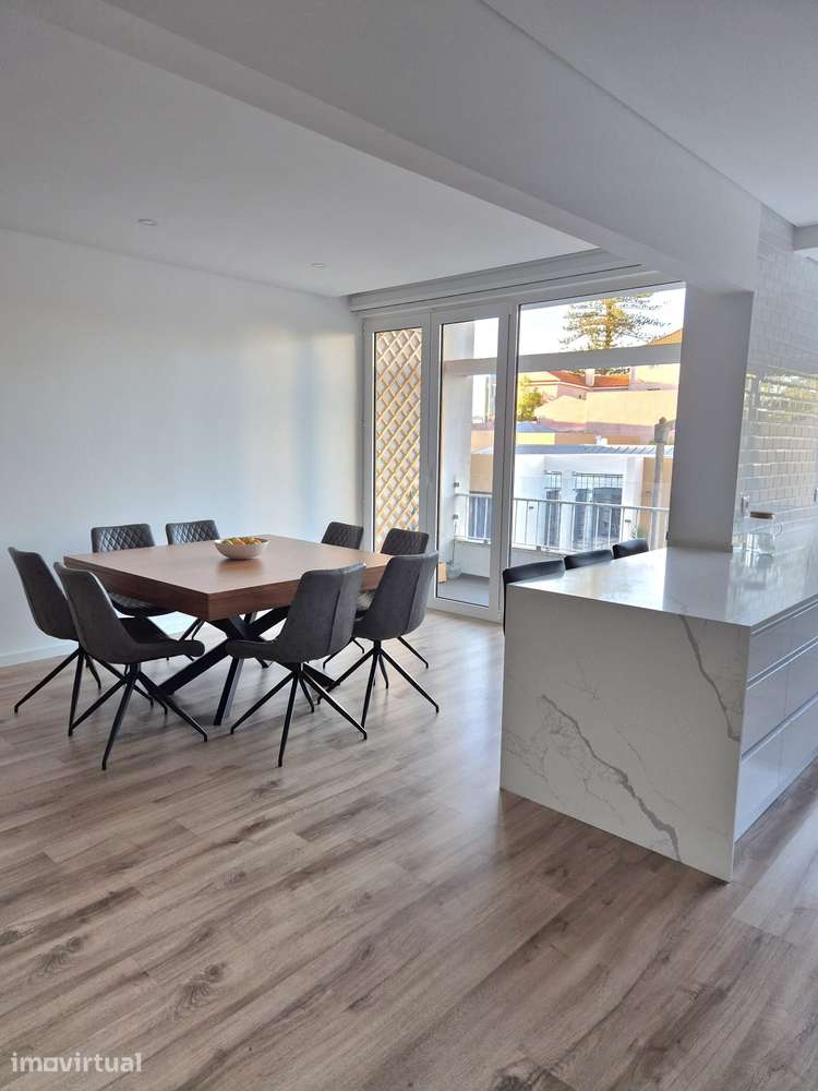 T4 remodelado no Lumiar | 140 m² + arrecadação de 15 m² - Grande imagem: 2/22
