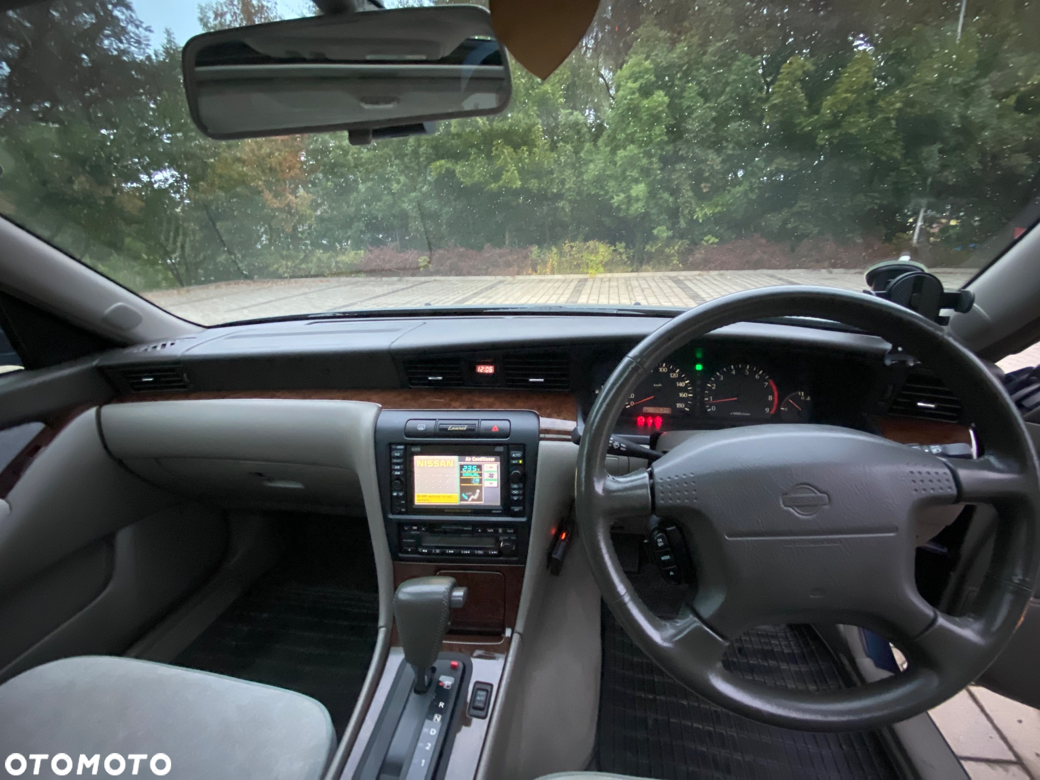 Nissan Laurel - 16