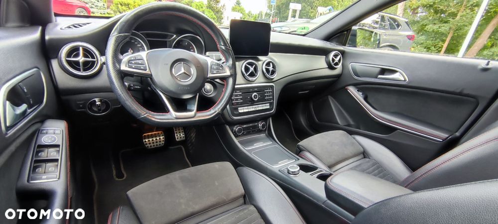 Mercedes-Benz CLA 220 4-Matic AMG Line - 27