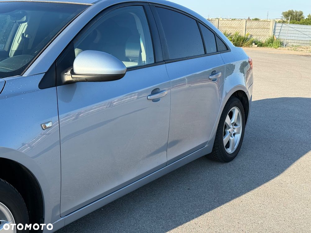Chevrolet Cruze 1.6 - 4