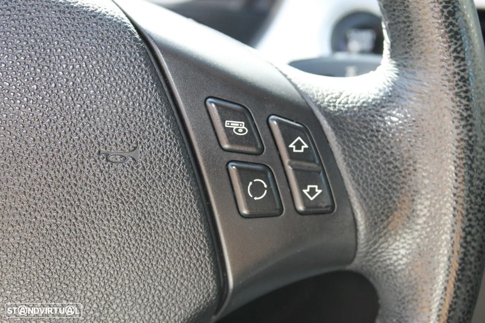 BMW 320 i Navigation - 24