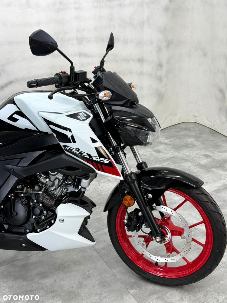 Suzuki GSX - 12