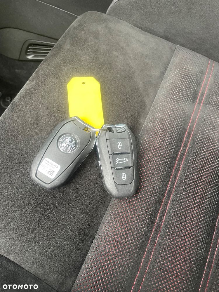 Alfa Romeo Junior 1.2 mHEV Ibrida eDCT - 18