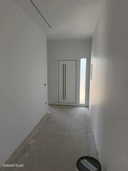 Moradia T4 geminada, térrea, com jardim e garagem em Condeixa-a-Nova - Grande imagem: 4/12