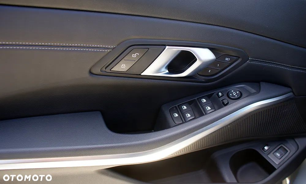 BMW Seria 3 330e xDrive M Sport - 27