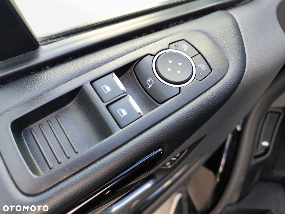 Ford Tourneo Custom - 12