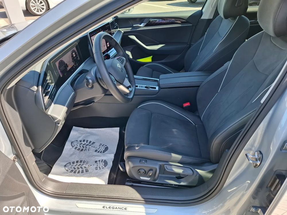 Volkswagen Passat Variant 2.0 TDI SCR DSG Elegance - 10