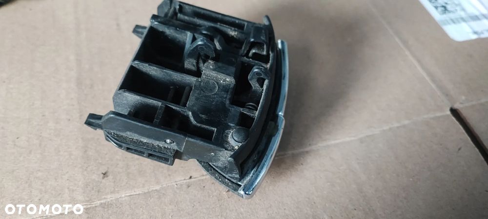 Klamka uchwyt podłokietnika Mercedes w211 A2116800784 - 3