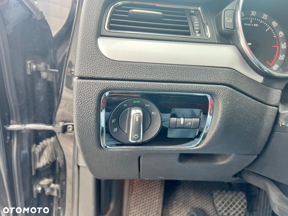 Skoda Superb 2.0 TDI DSG Elegance - 8