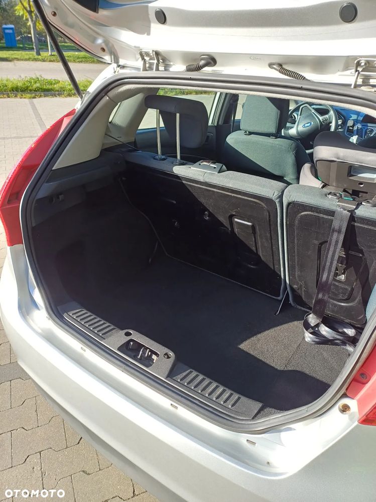 Ford Fiesta 1.25 Ambiente EU5 - 16