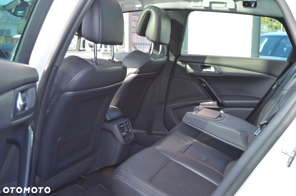 Peugeot 508 RXH Hybrid4 - 16