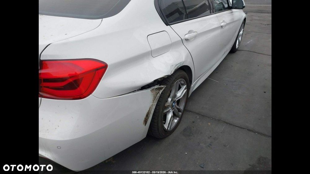 BMW Seria 3 330i M Sport - 9