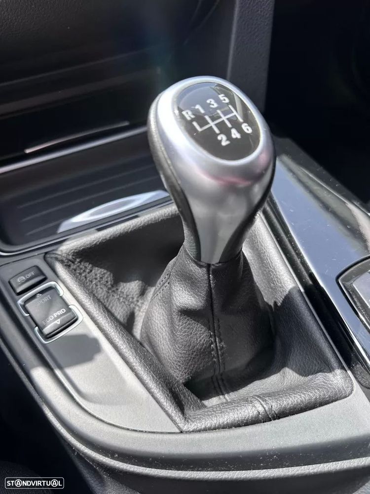 BMW 318 d Sport Line - 40