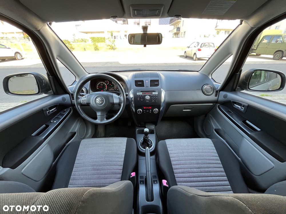 Suzuki SX4 1.6 Premium - 27