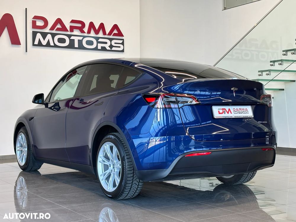 Tesla Model Y - 4